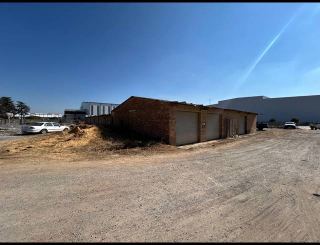 20,000M² VACANT LAND FOR SALE IN BREDELL